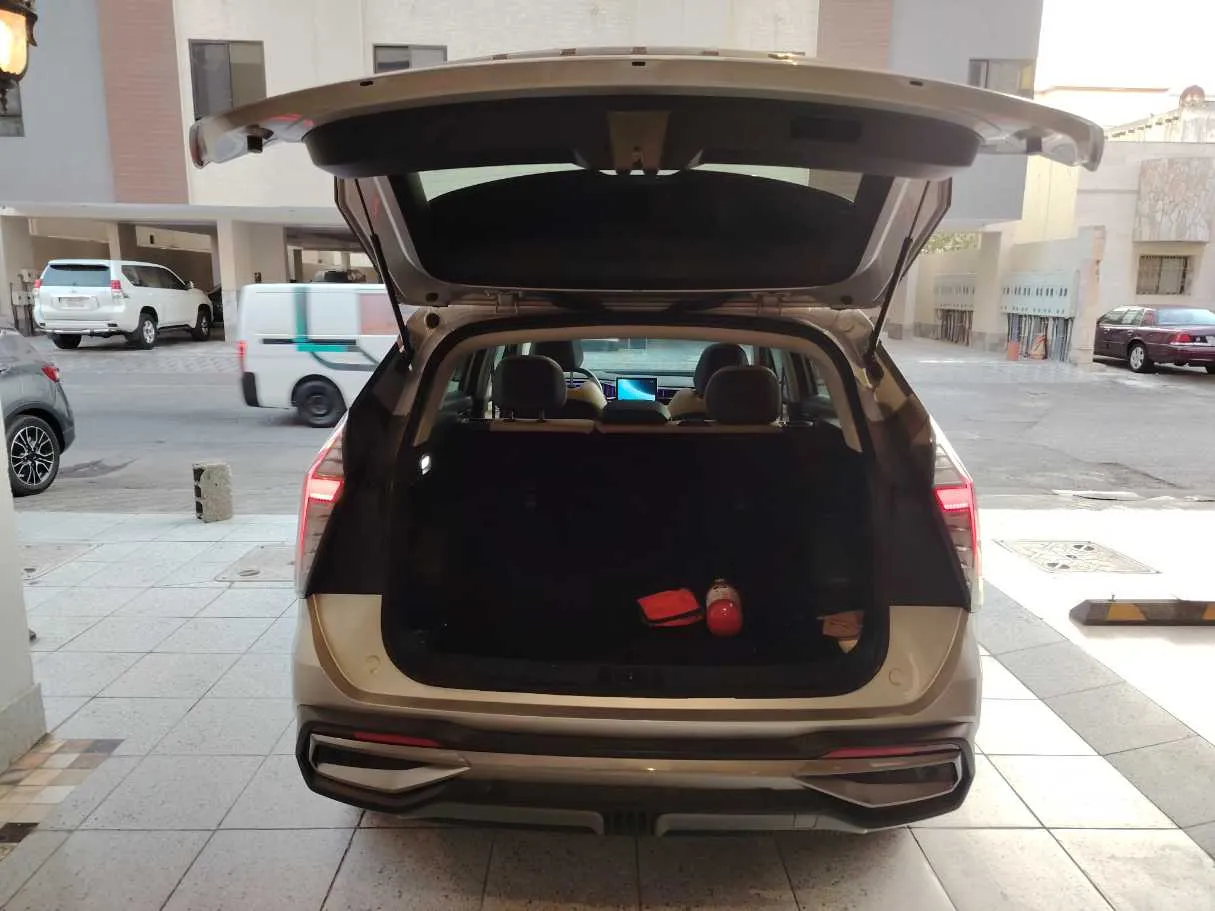Car image 30
