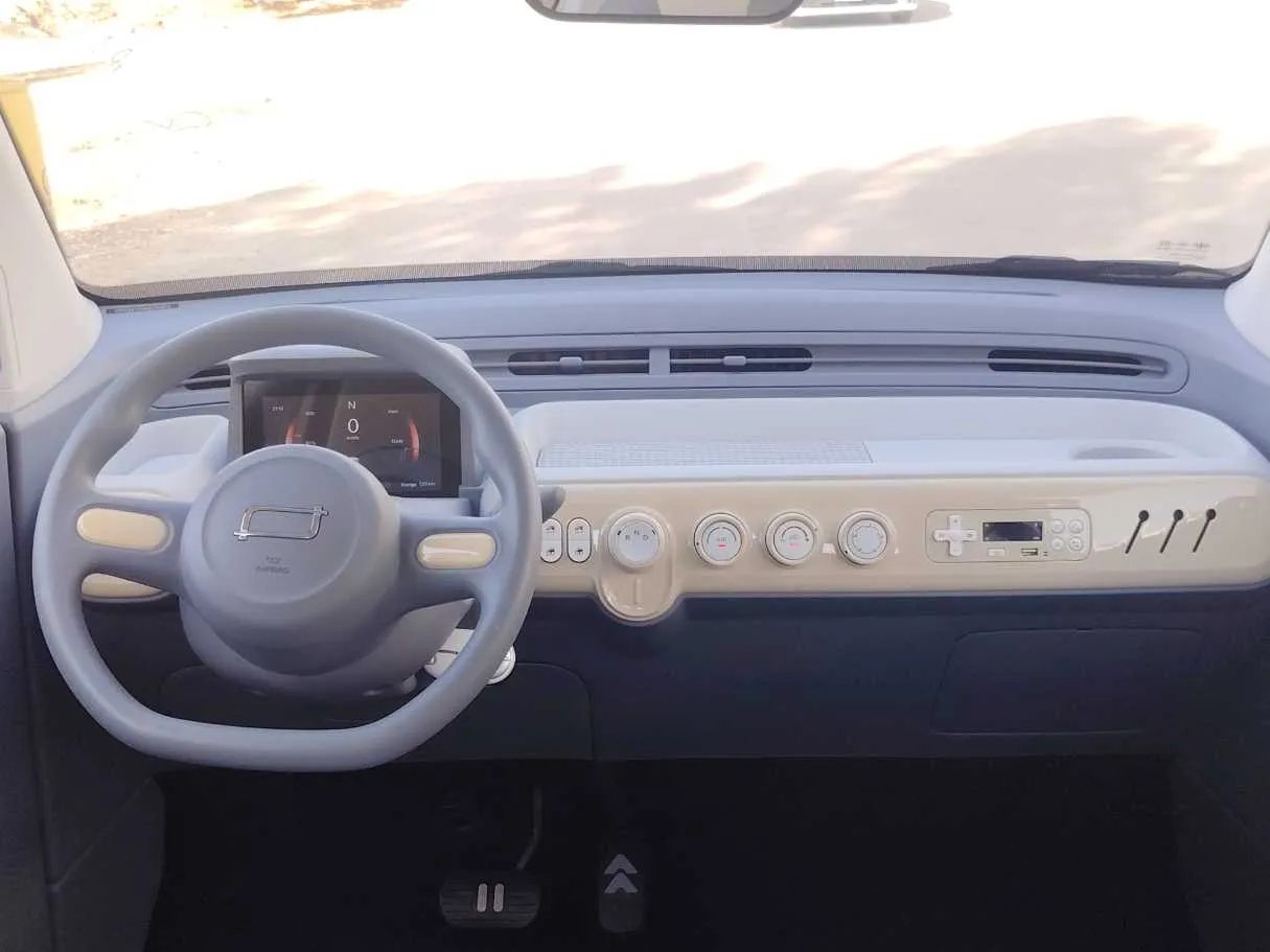 Car image 14