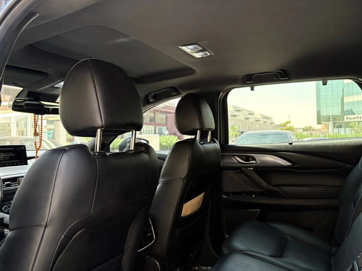 Car image 18