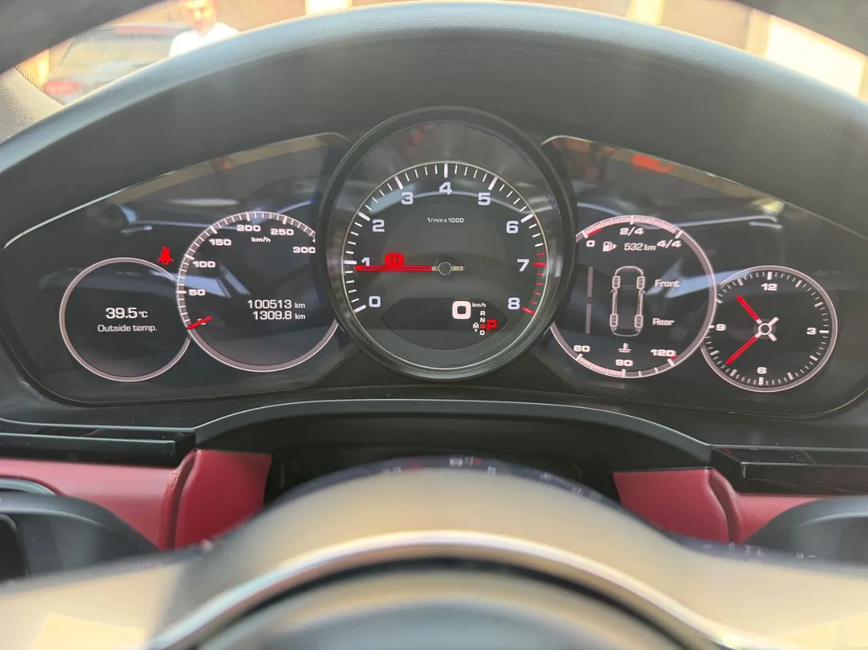 Car image 18