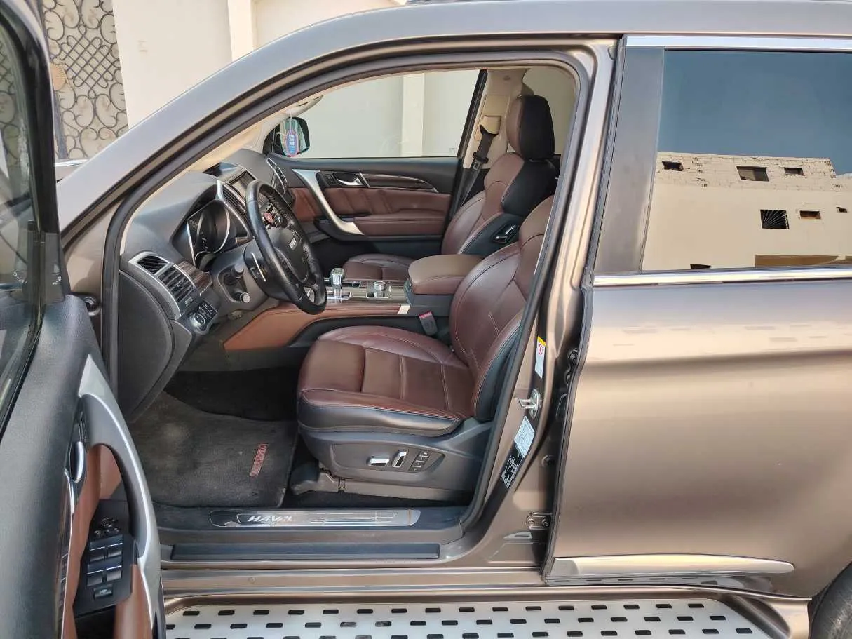 Car image 12