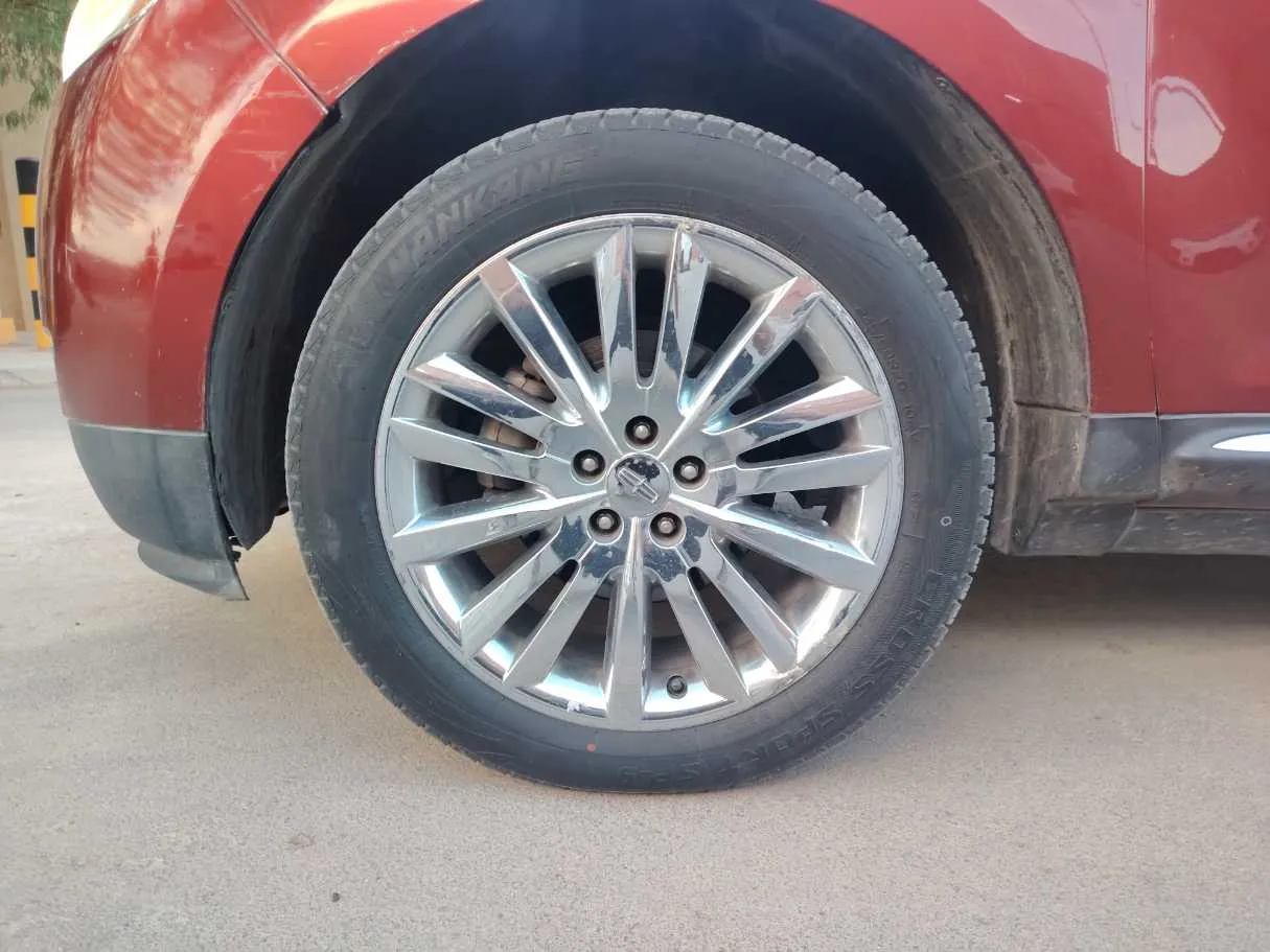 Car image 10