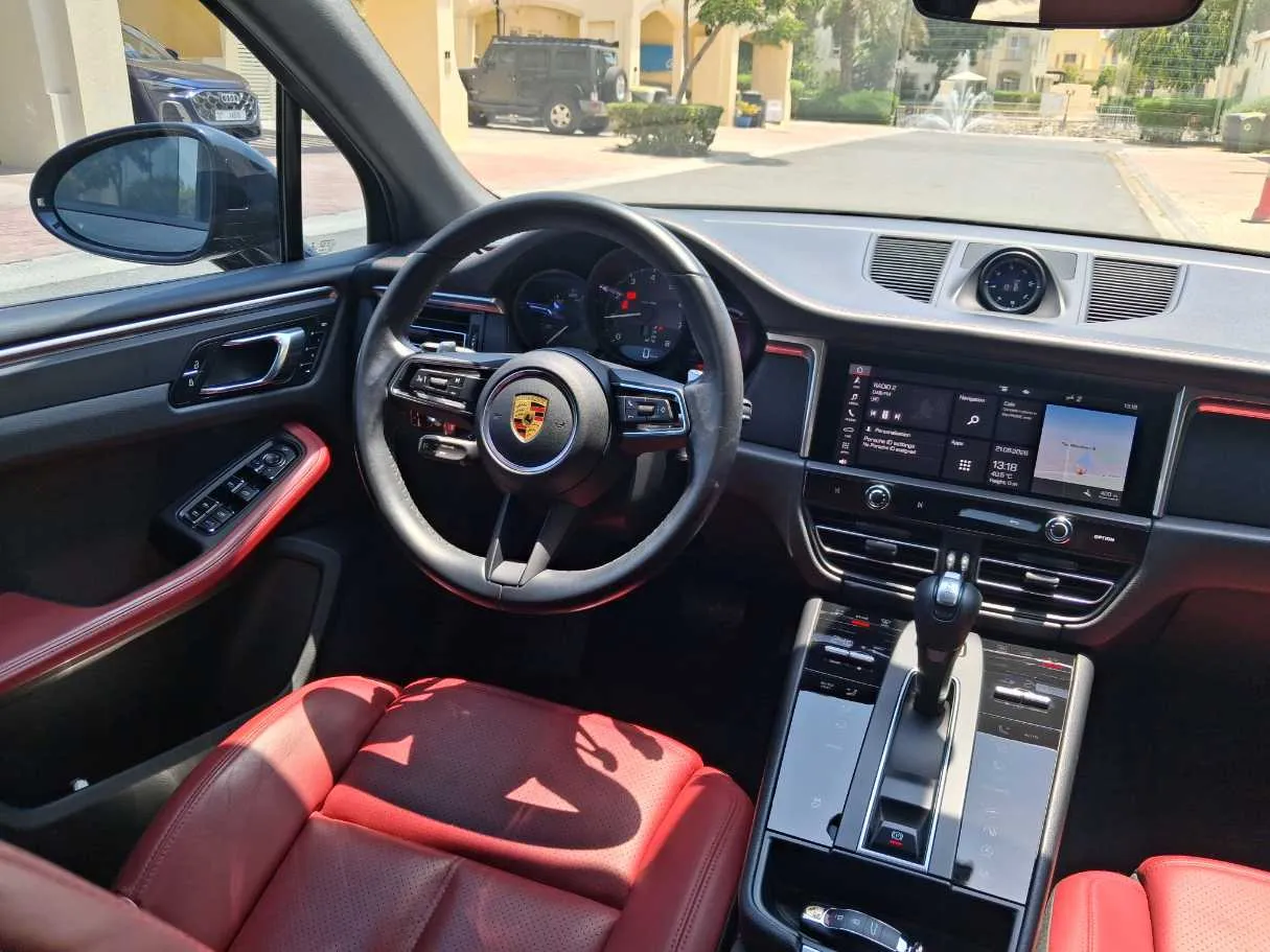 Car image 16