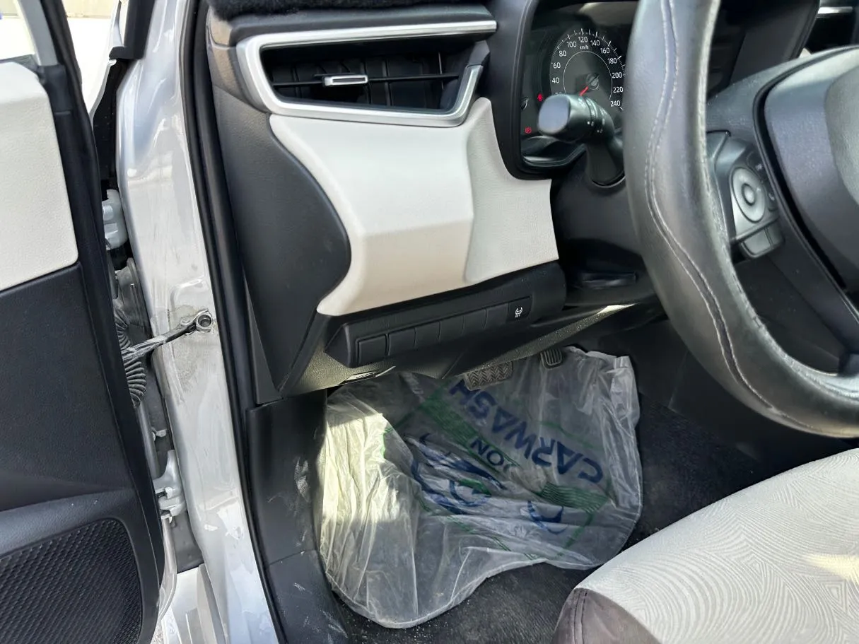 Car image 24