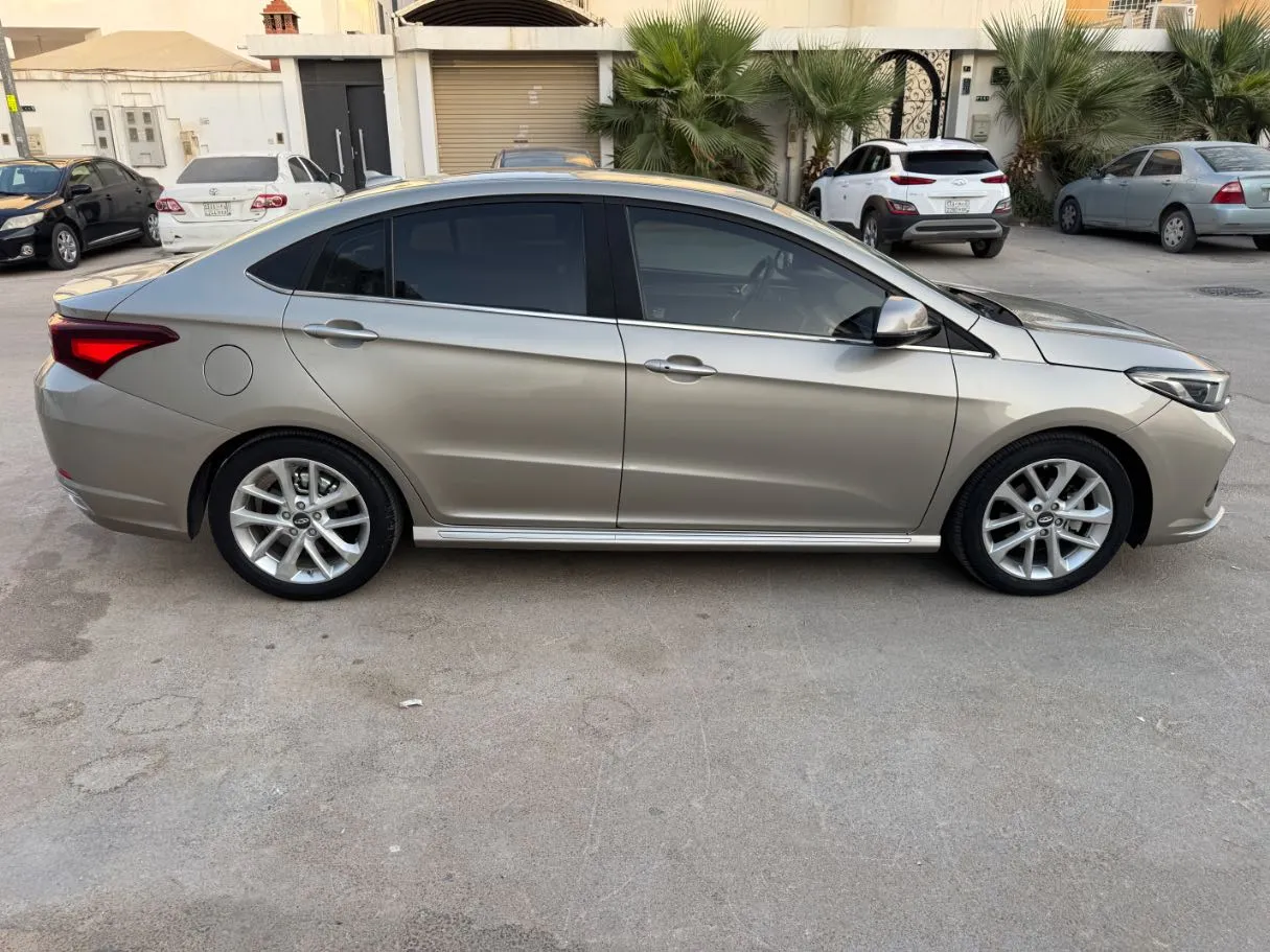 Car image 4