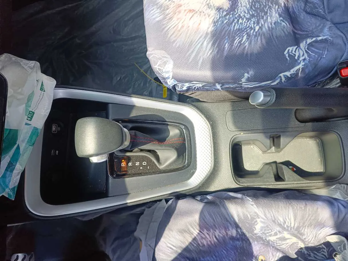 Car image 19