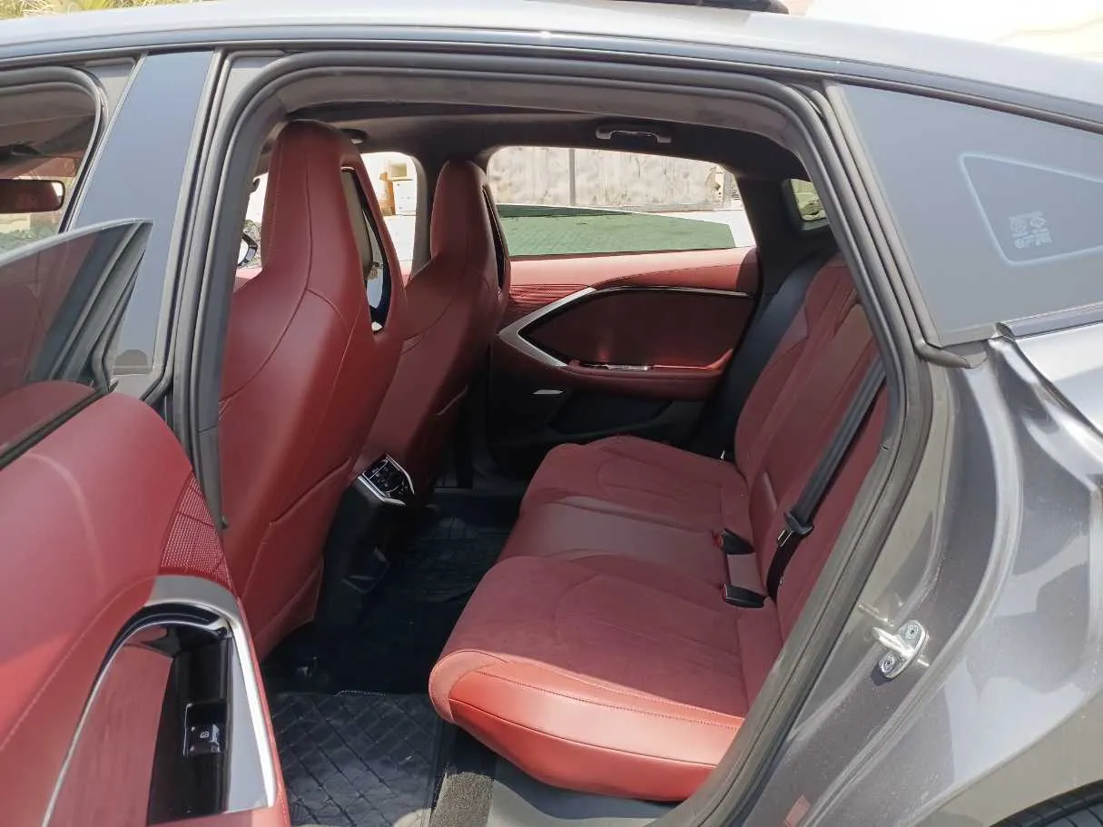 Car image 13