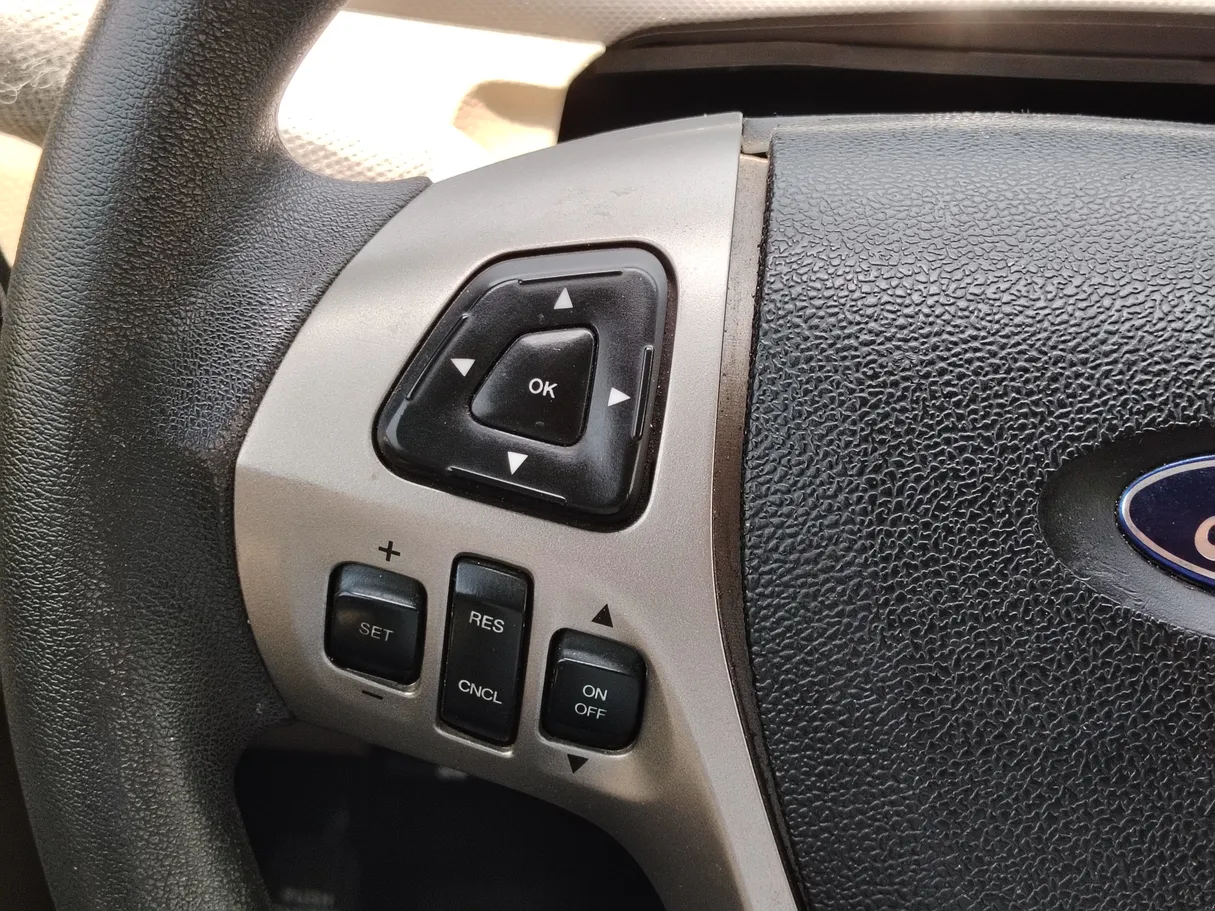 Car image 25