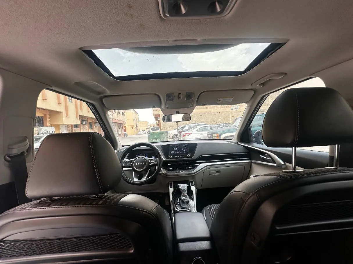 Car image 18