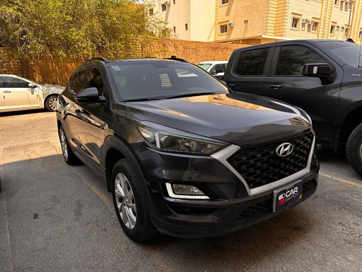 Car image 3