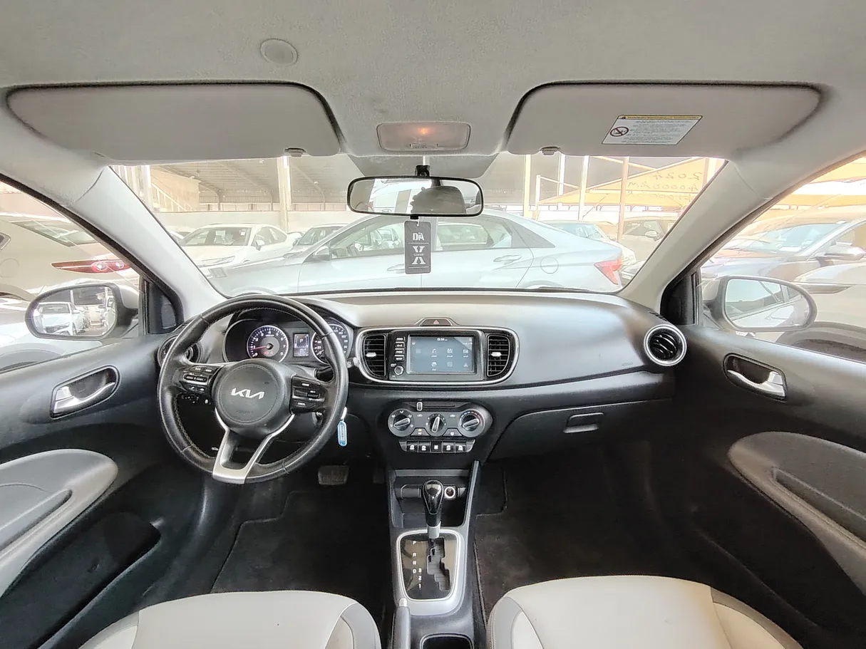 Car image 19