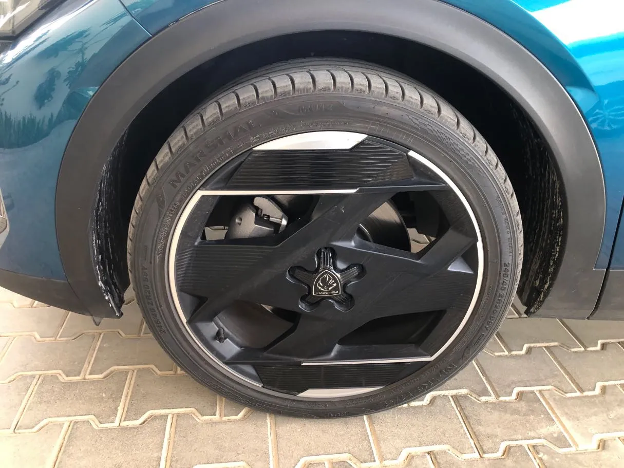 Car image 10