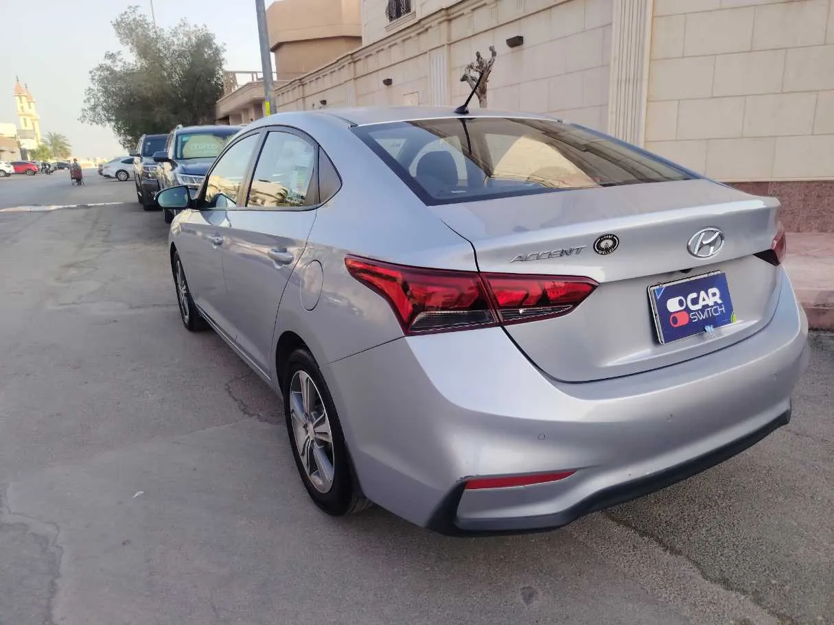 Car image 7