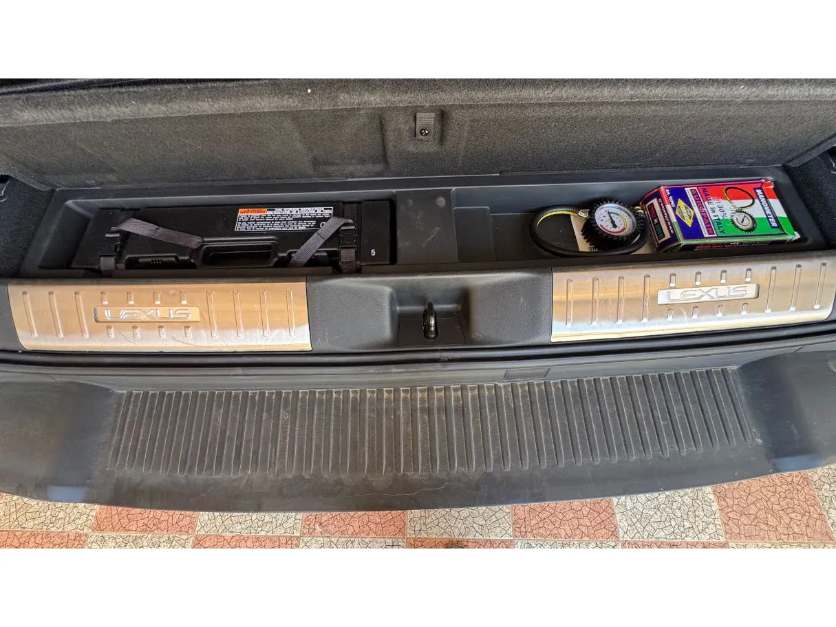 Car image 26