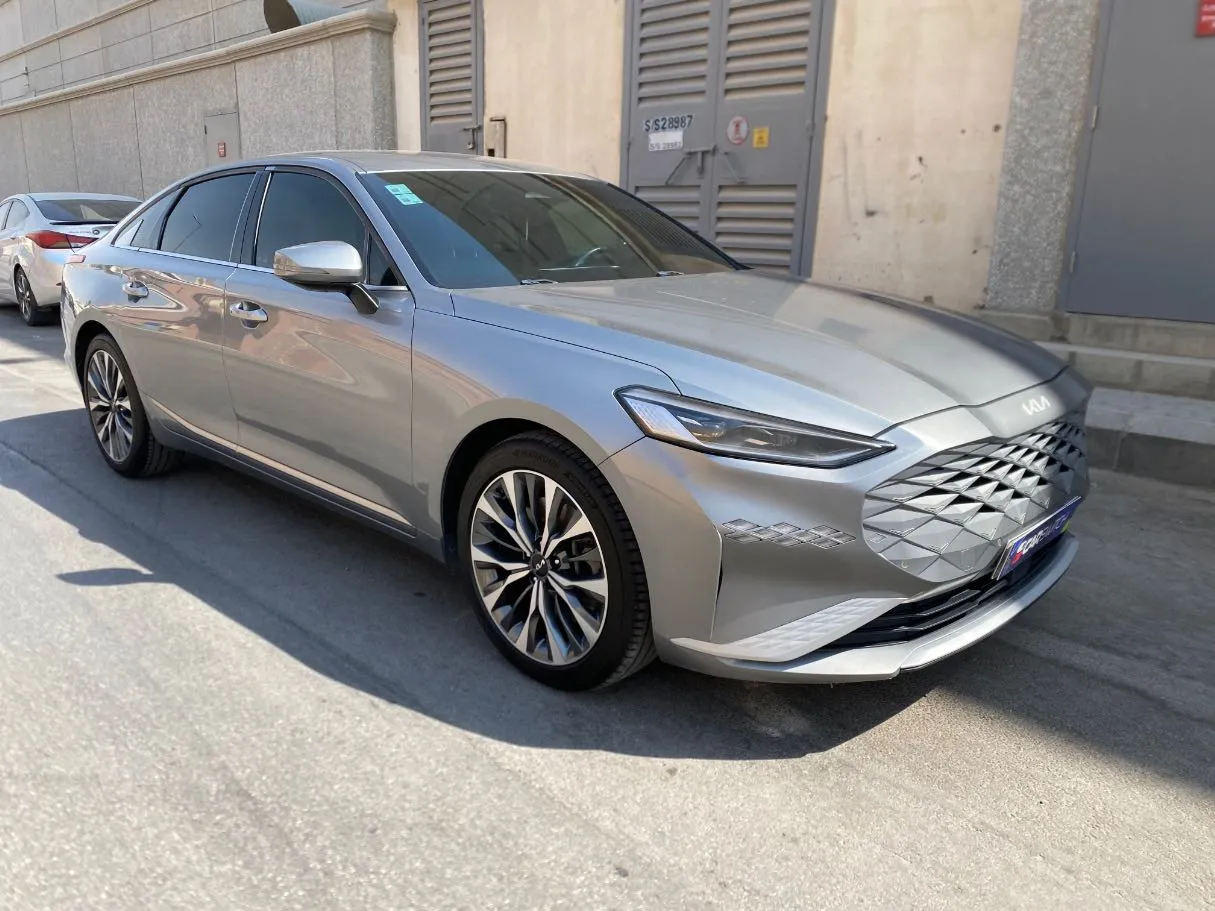 Car image 3