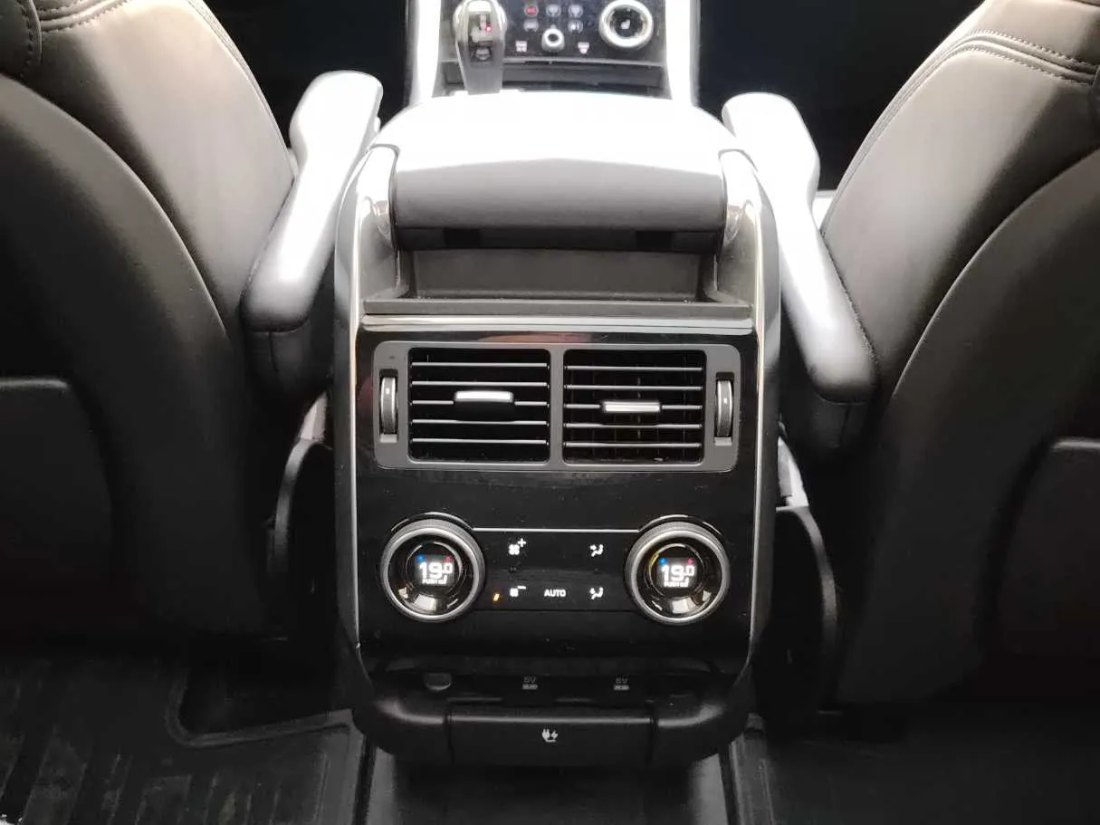 Car image 32