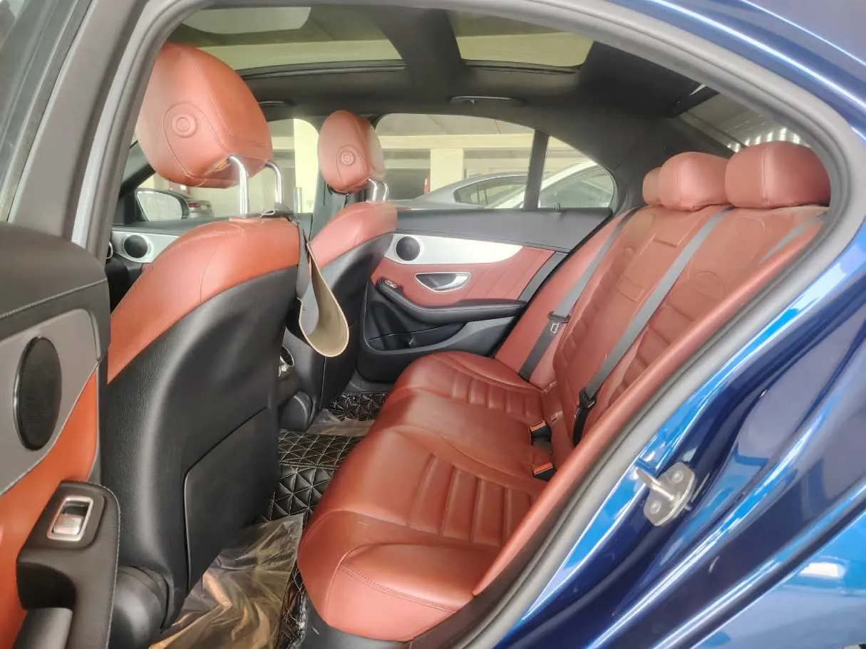 Car image 18