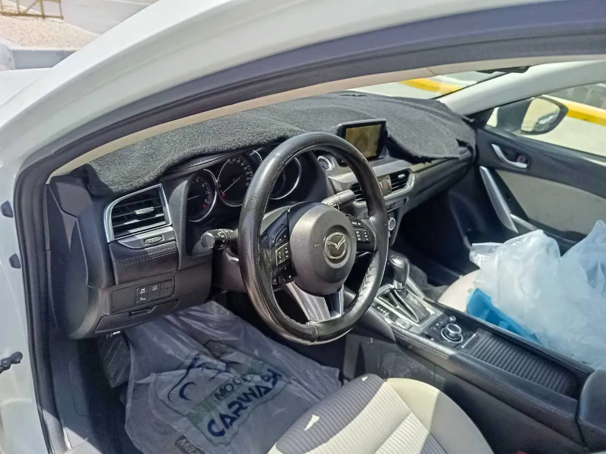 Car image 16