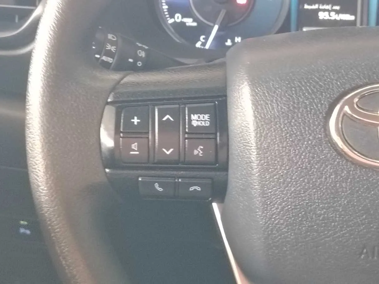 Car image 25