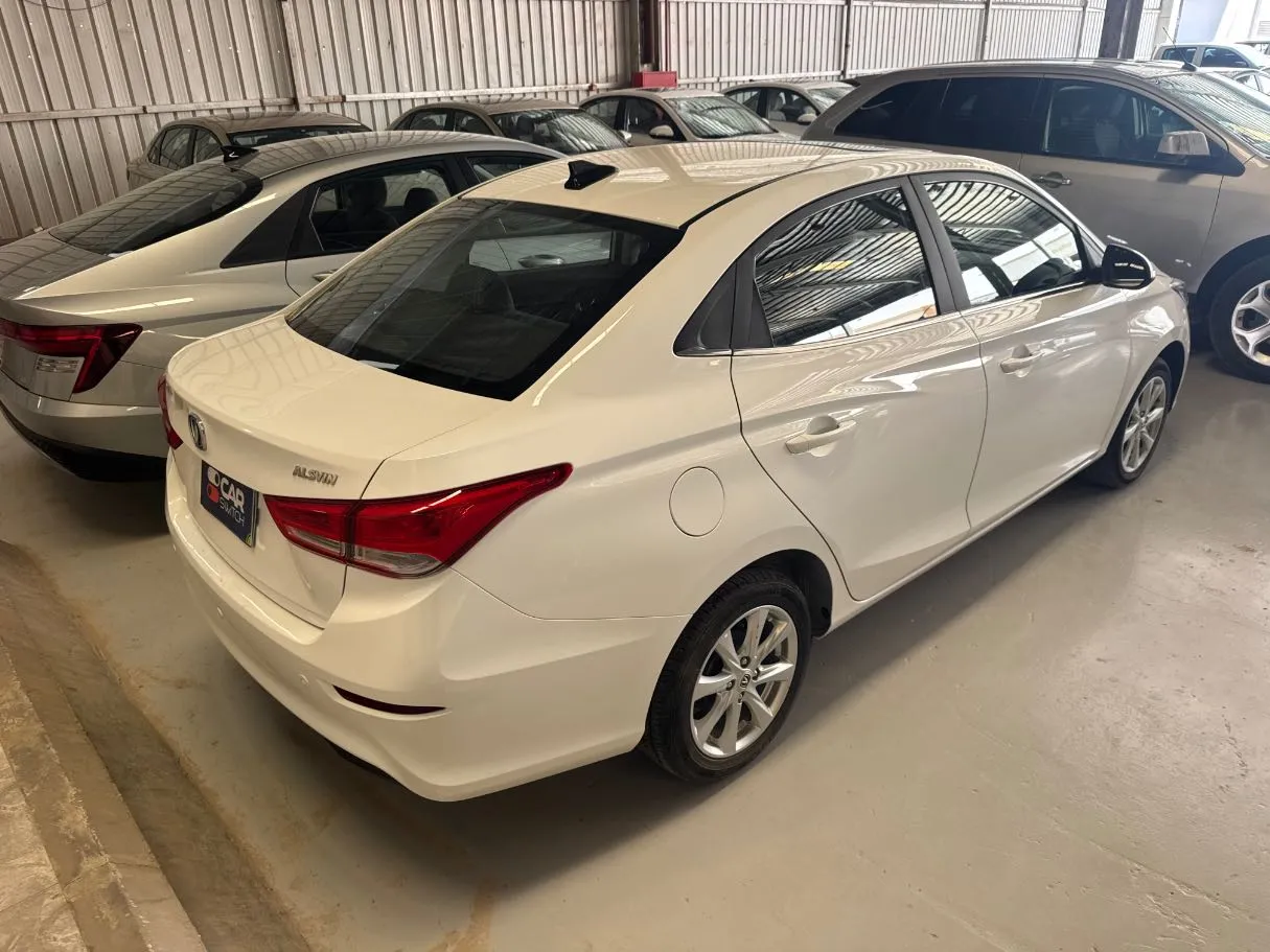Car image 5