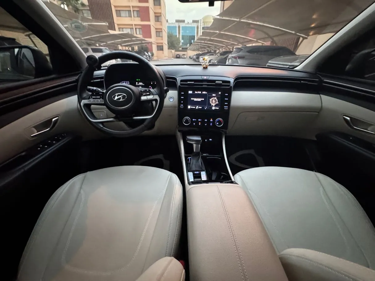 Car image 15