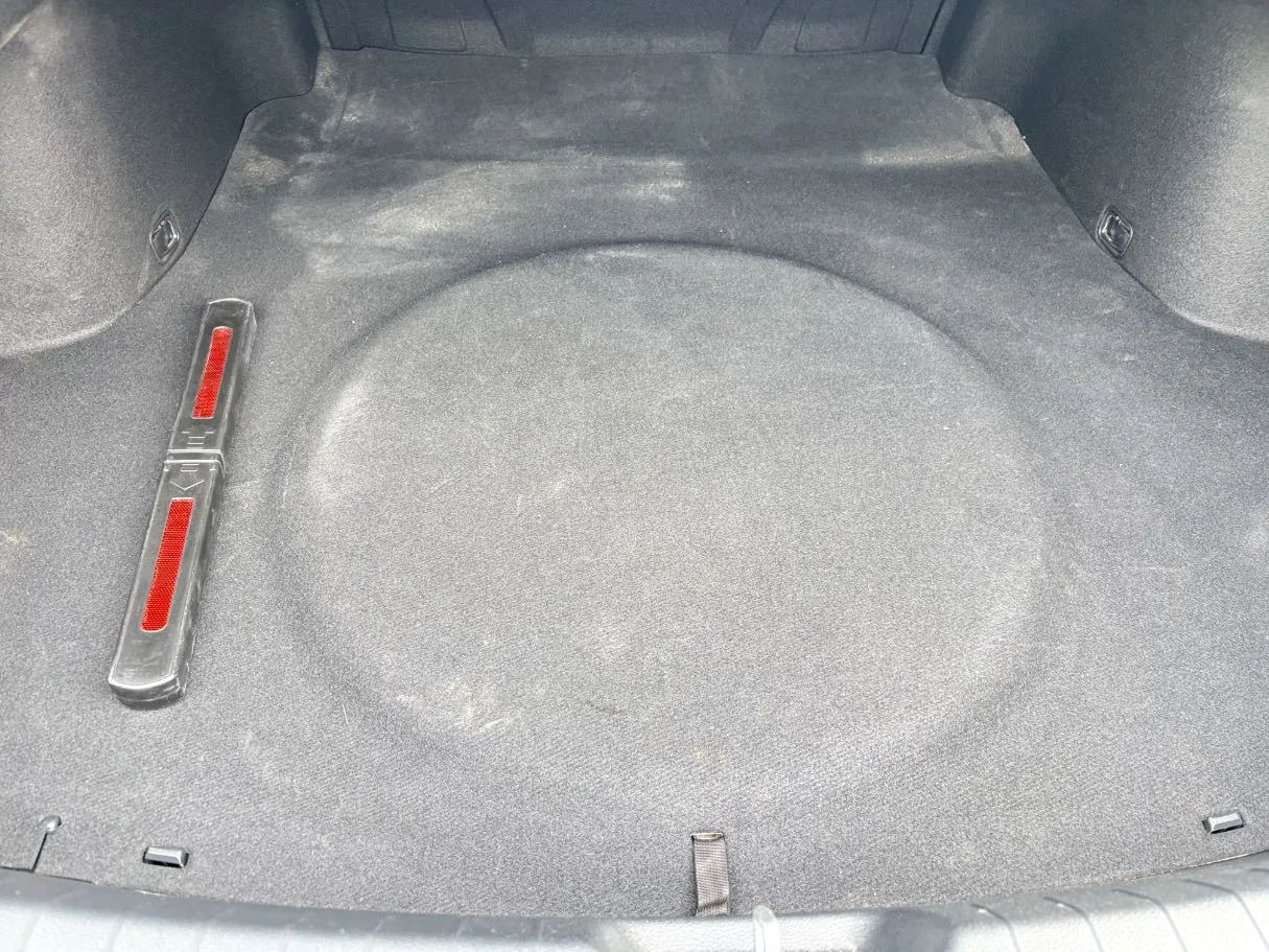 Car image 28