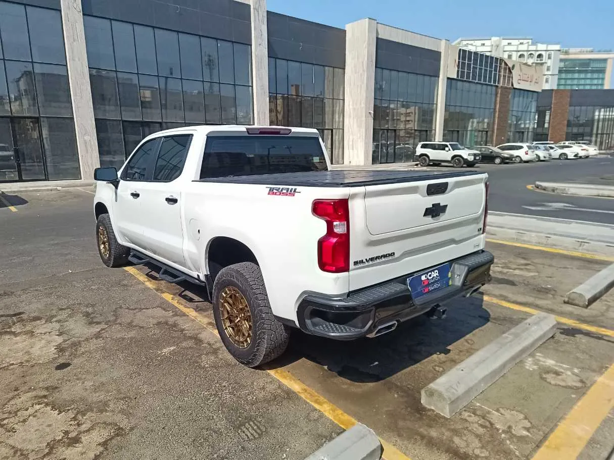 Car image 7
