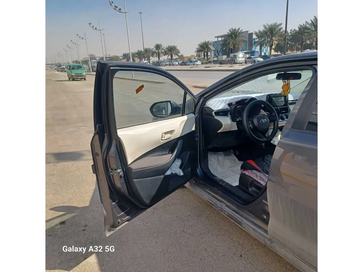 Car image 9