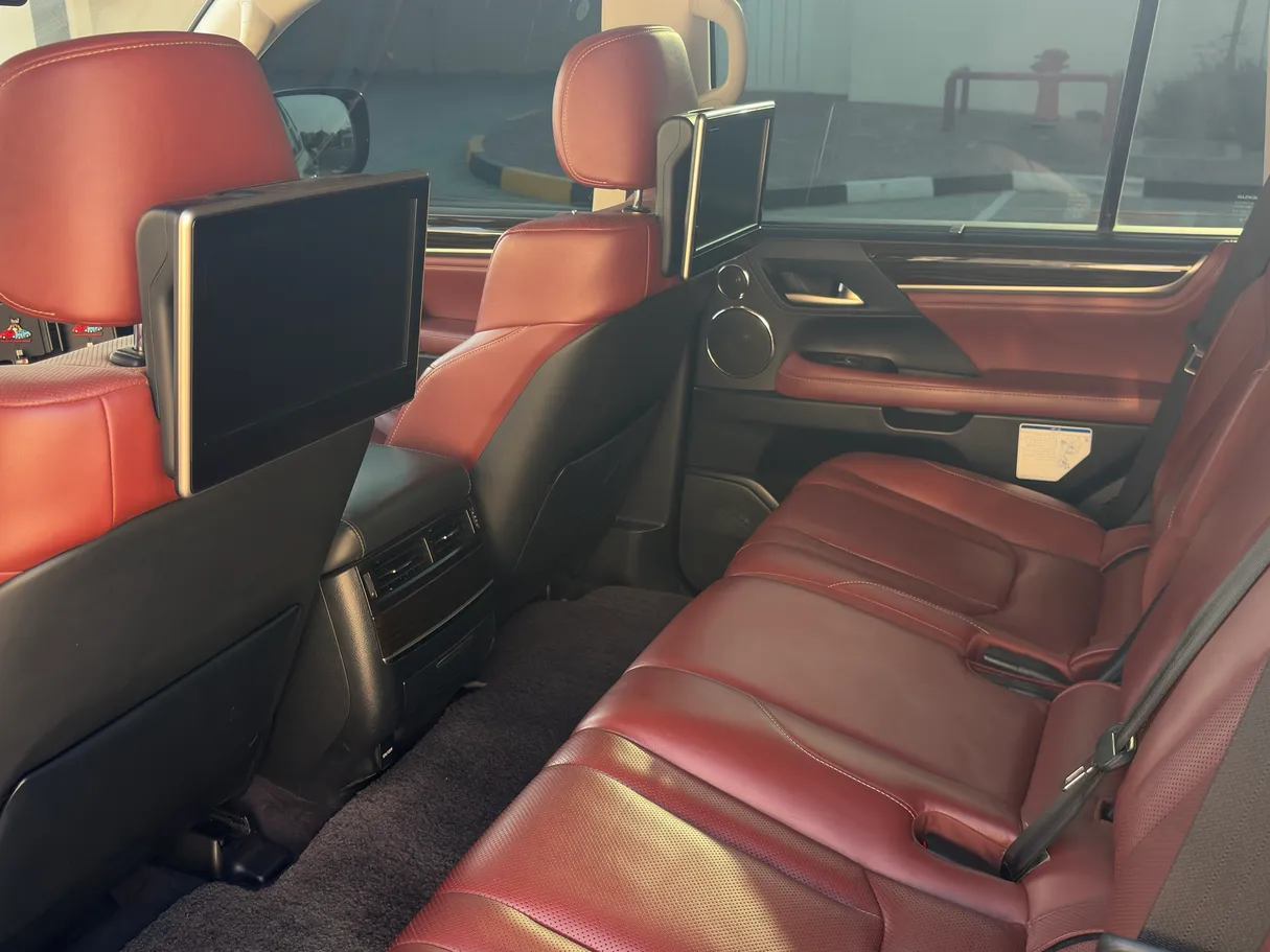 Car image 8