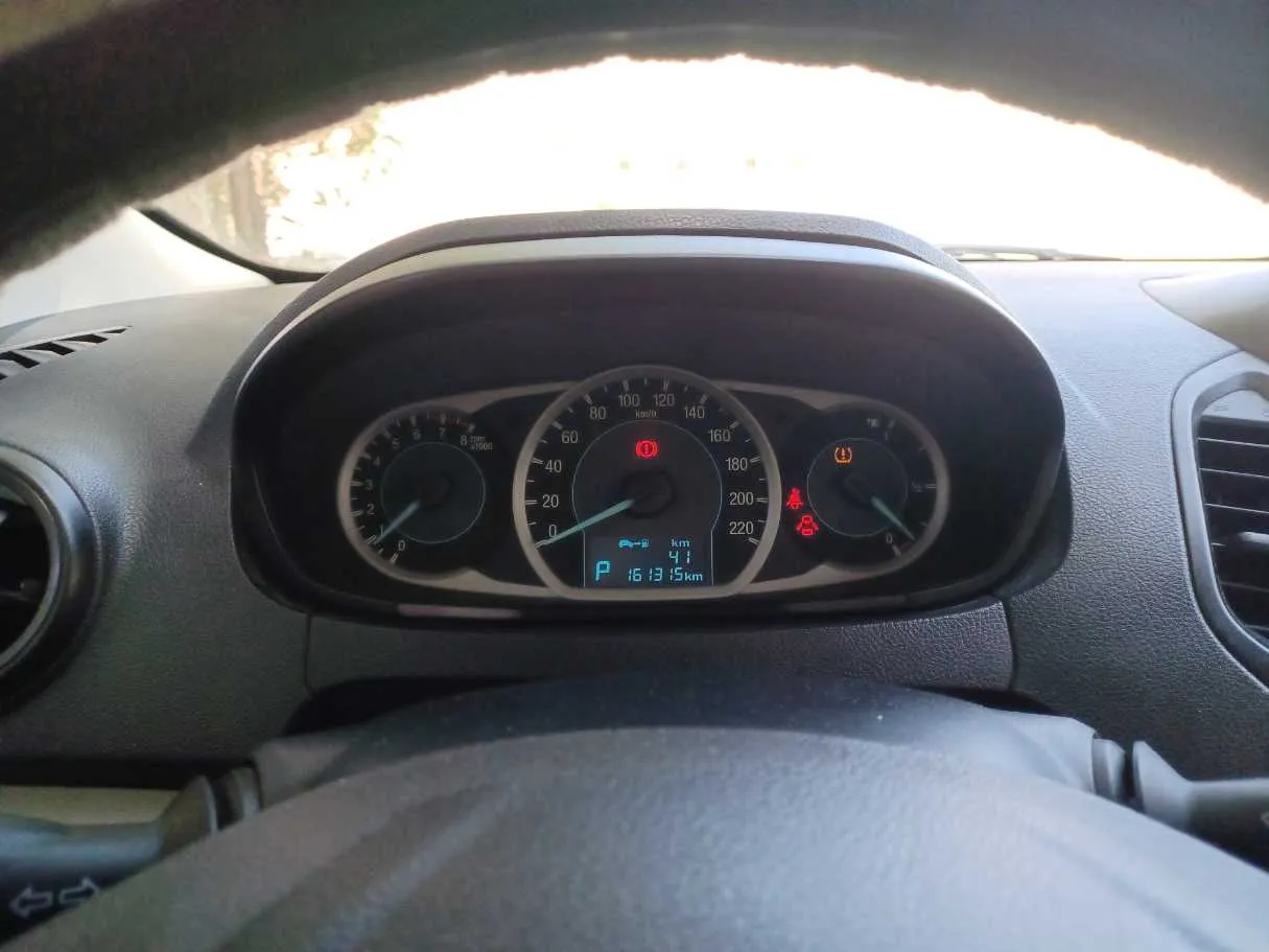 Car image 16
