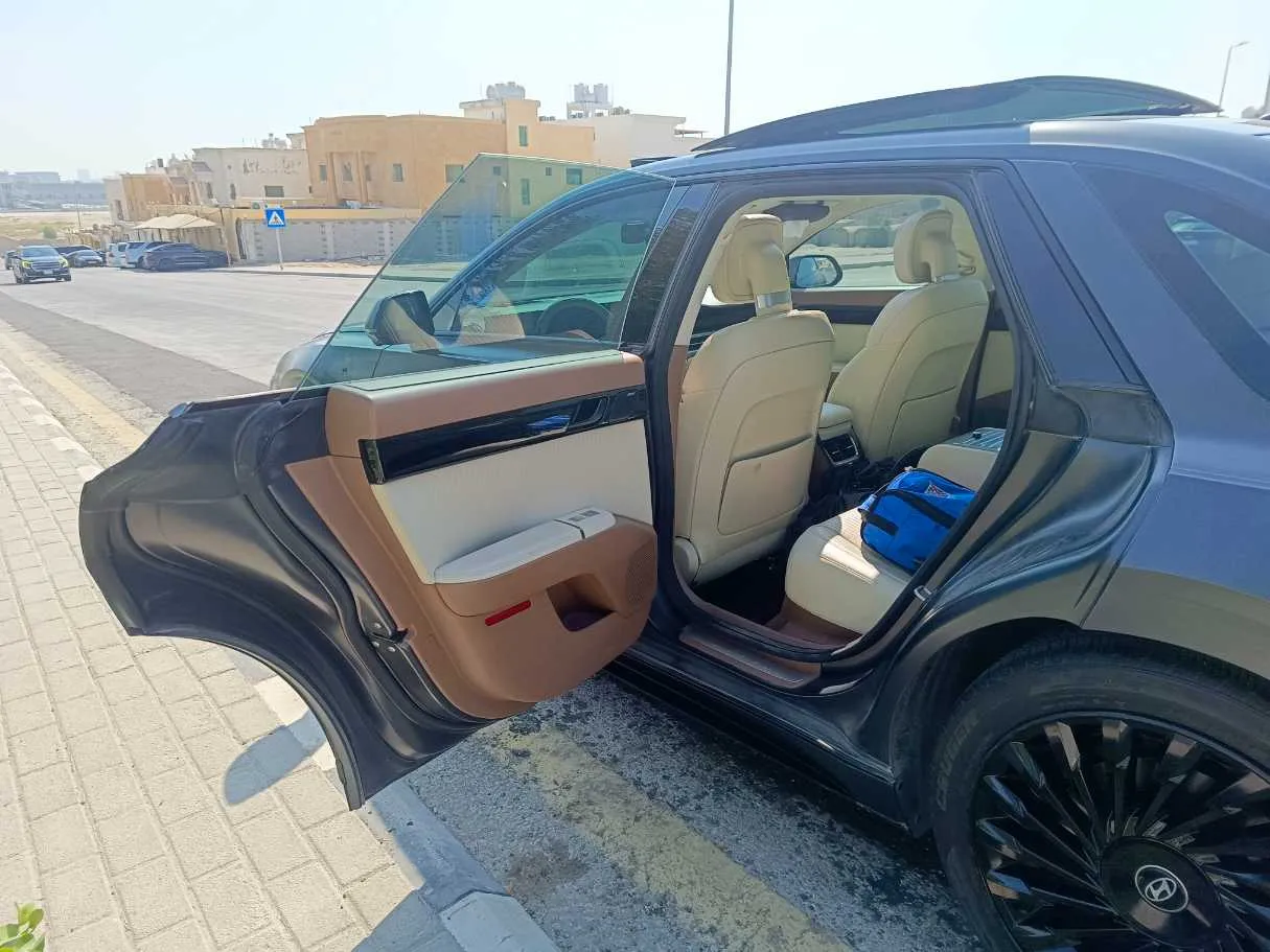 Car image 16