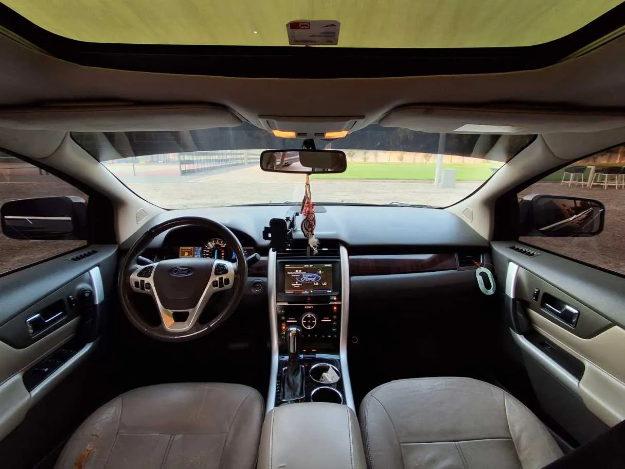 Car image 14