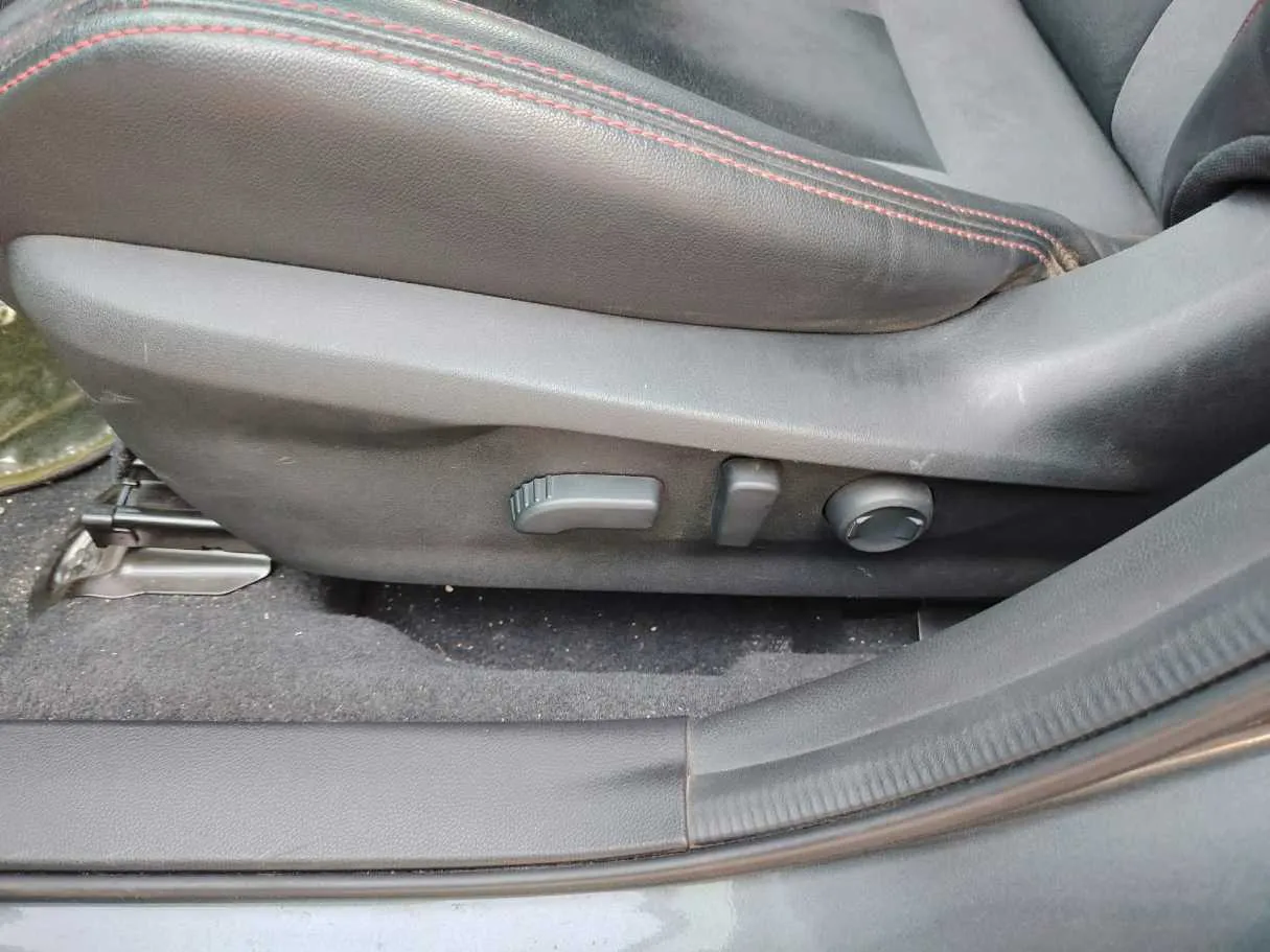 Car image 37