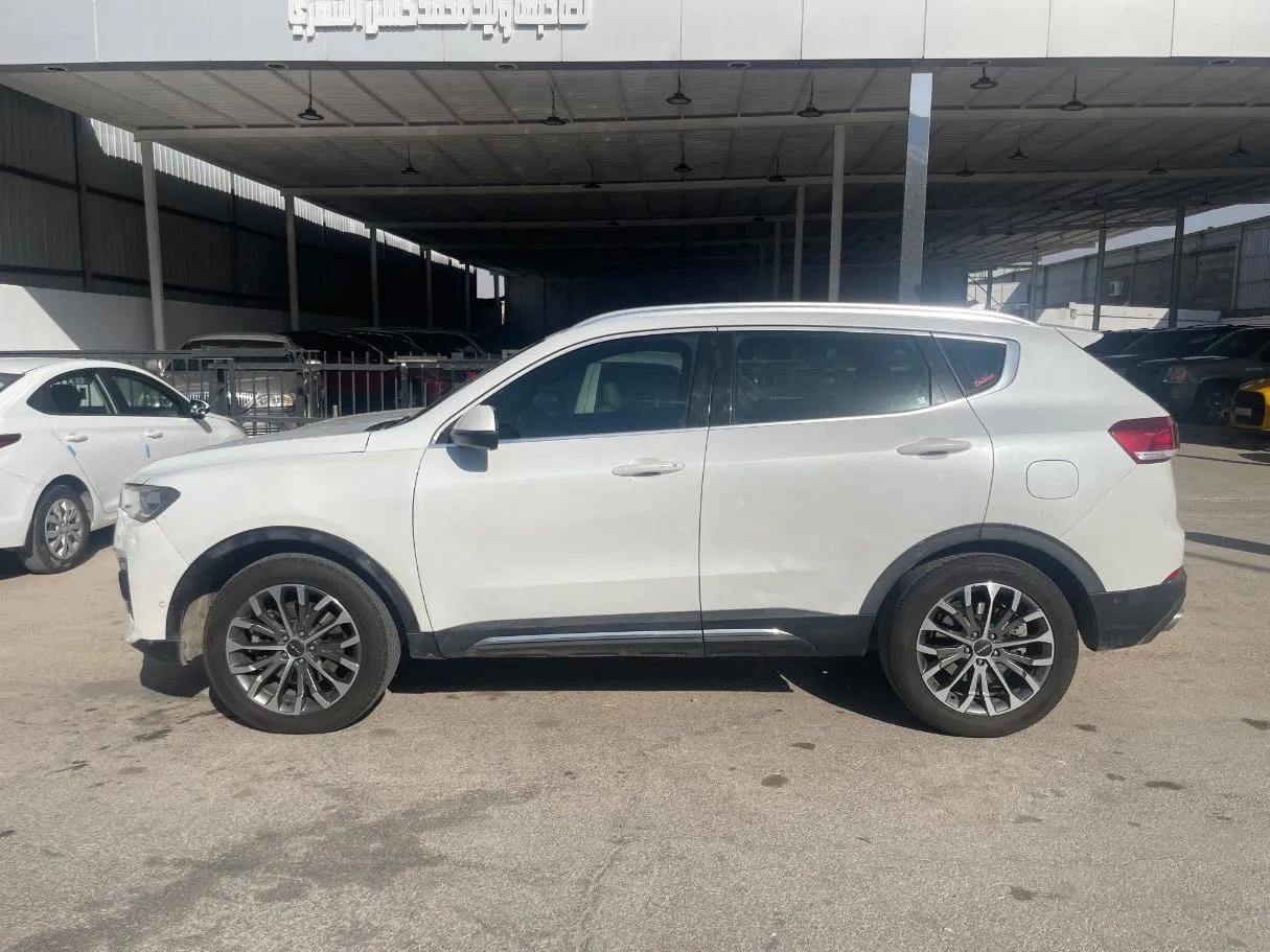Car image 8