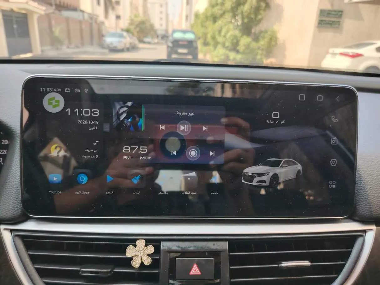 Car image 25