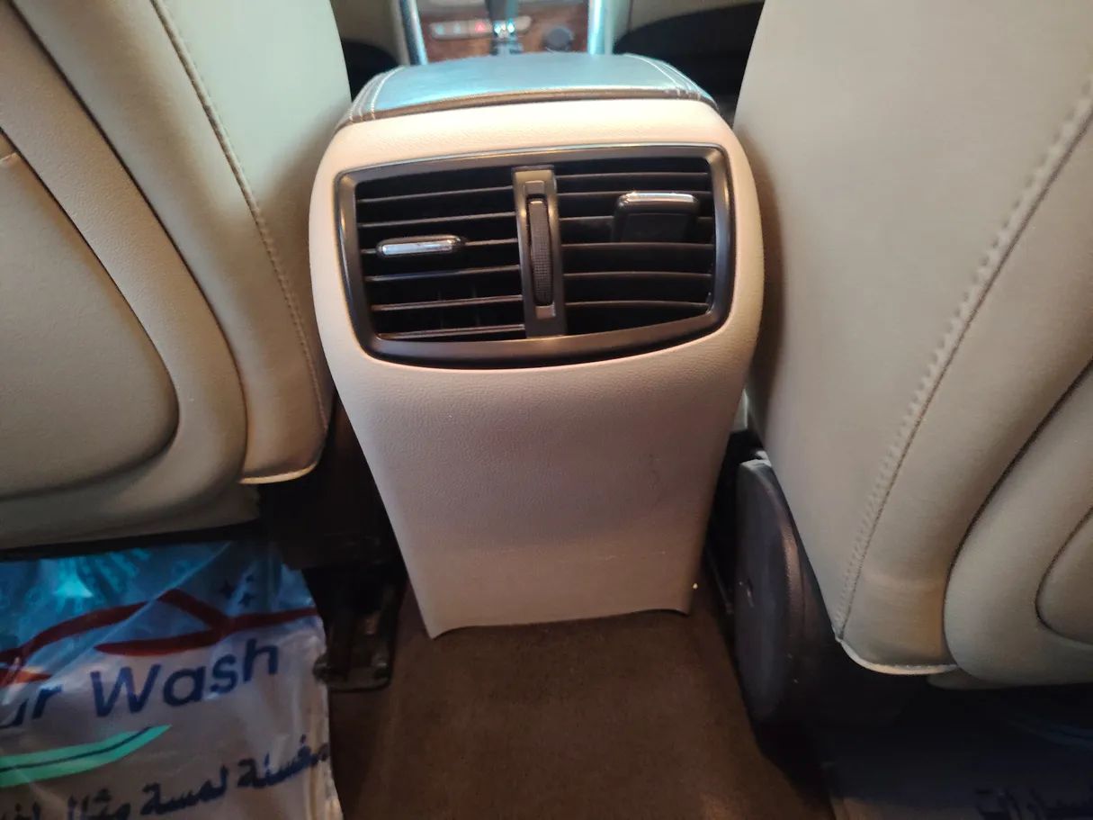 Car image 27