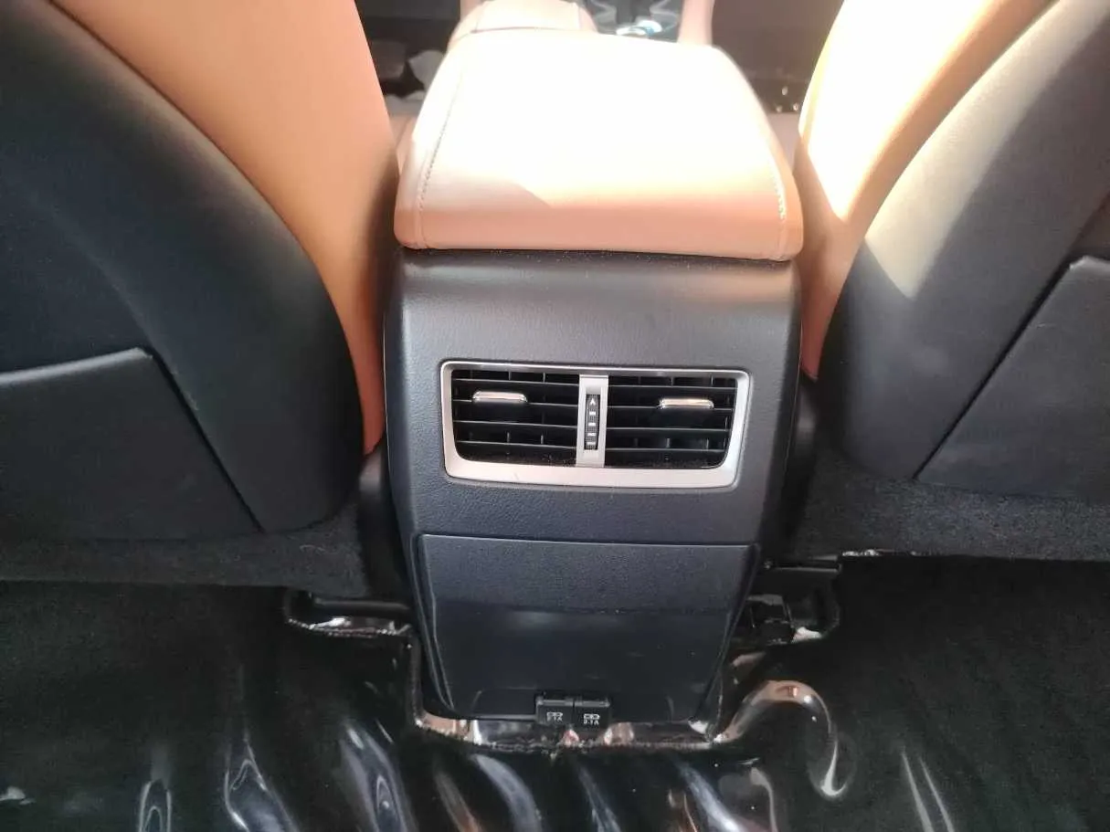 Car image 35