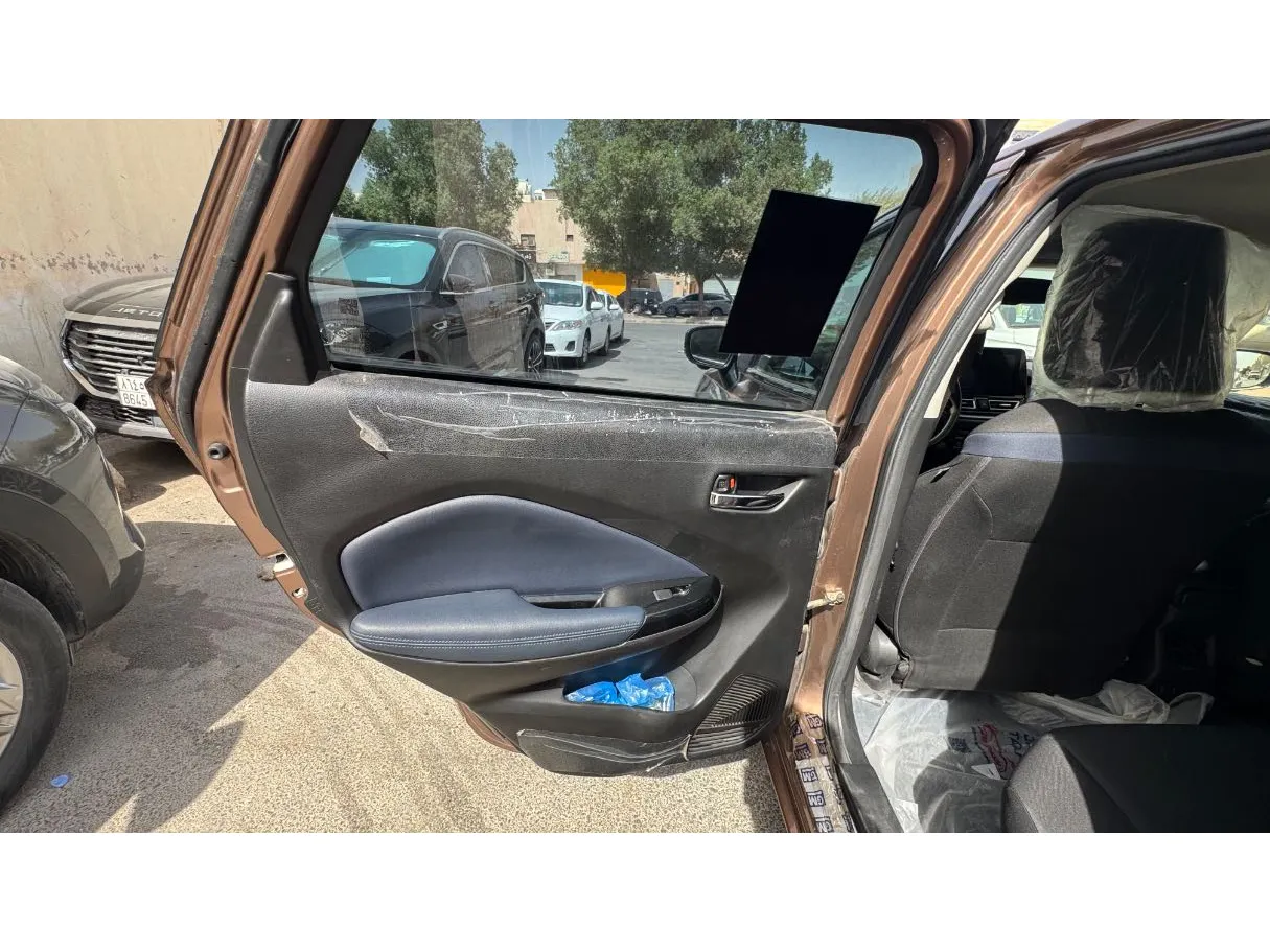 Car image 11