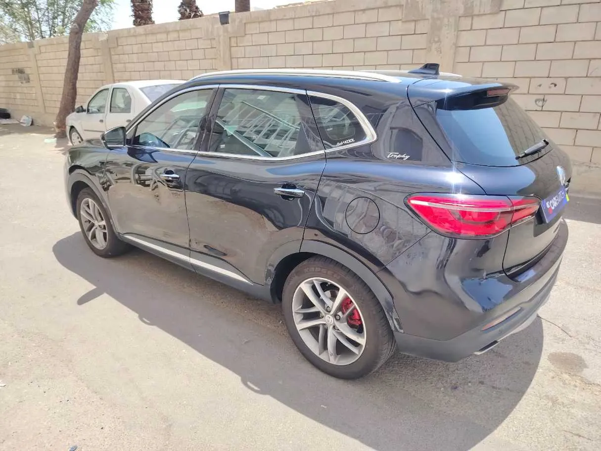 Car image 8