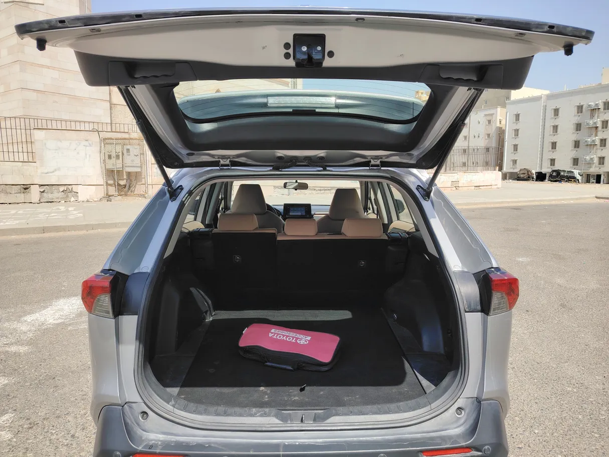 Car image 23