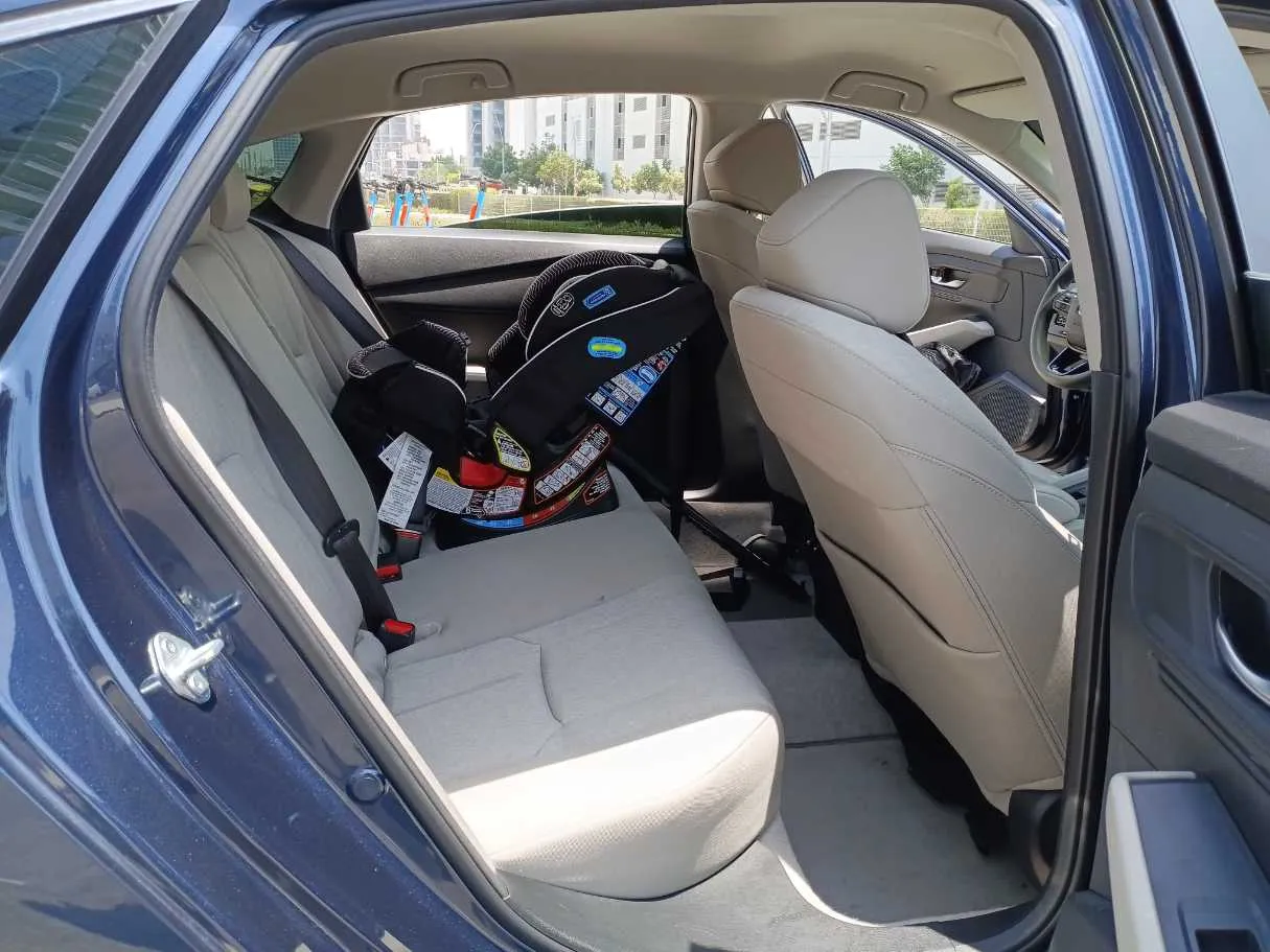 Car image 13