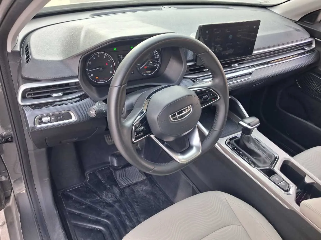Car image 11