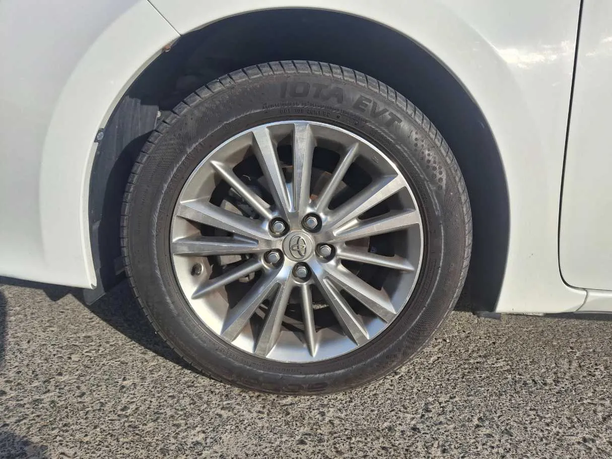 Car image 10
