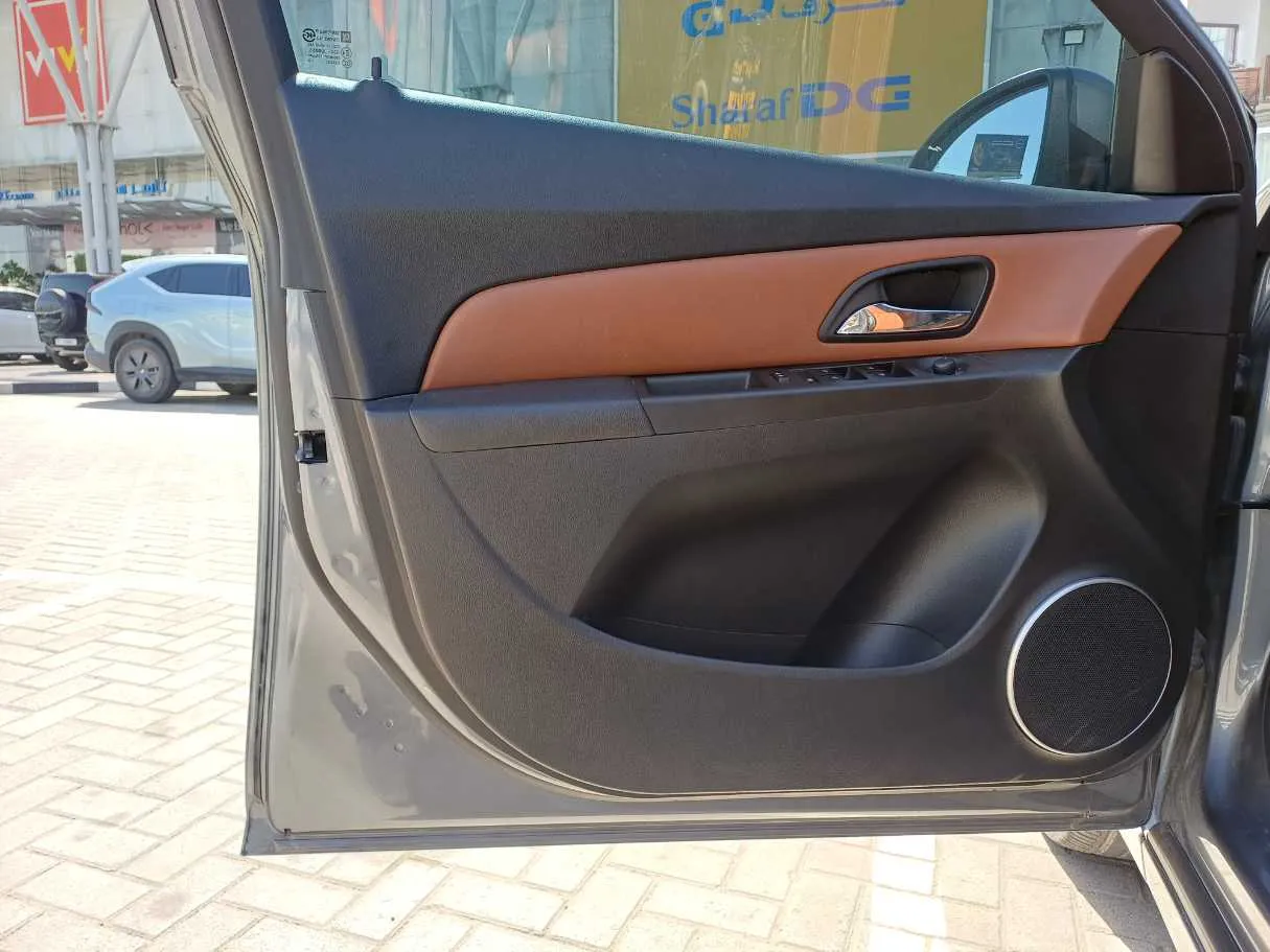 Car image 10