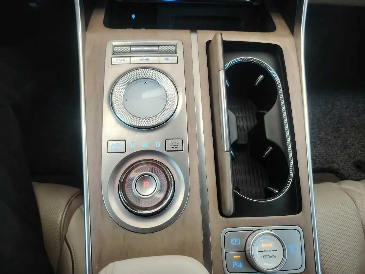 Car image 23