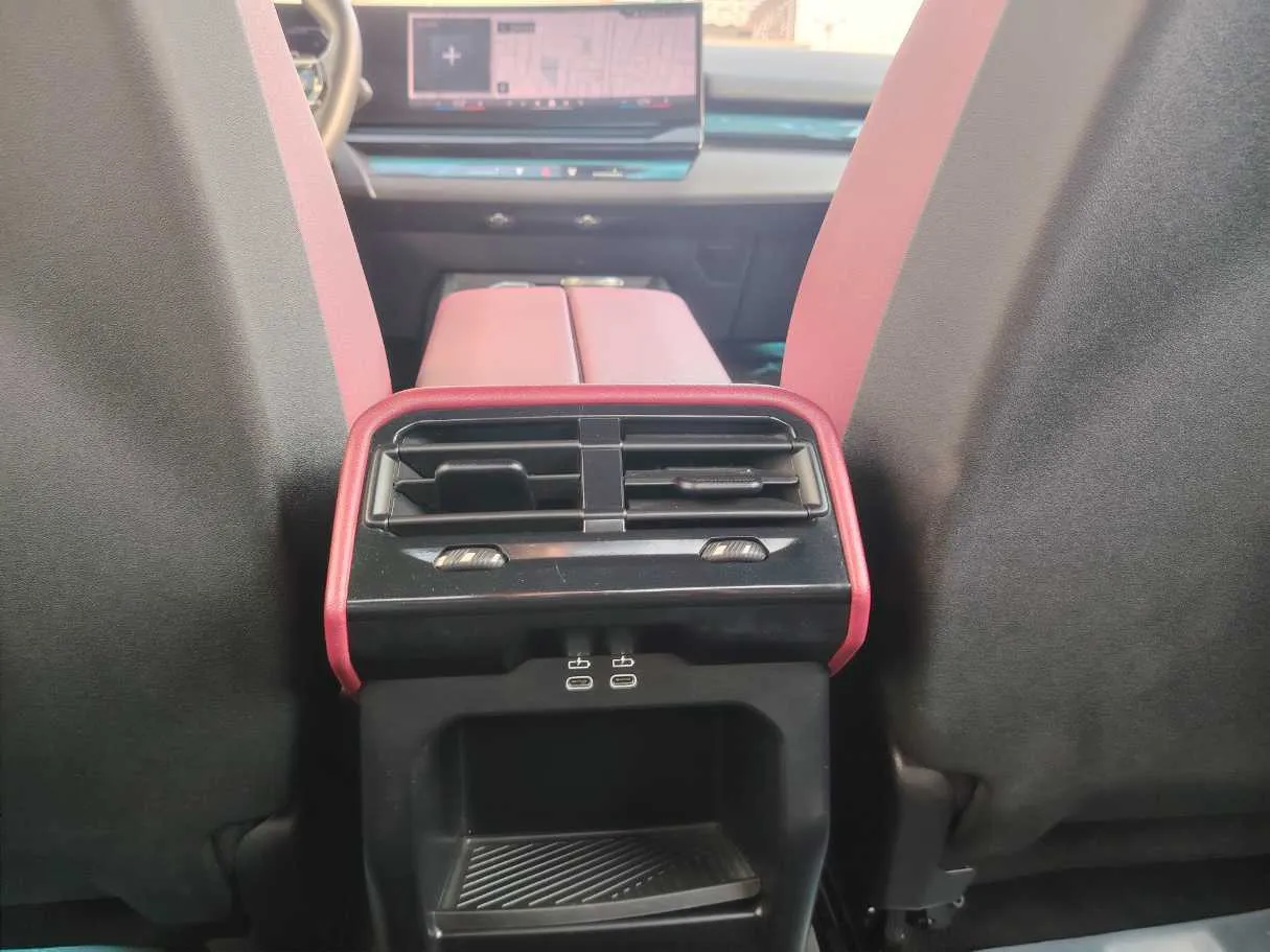 Car image 36