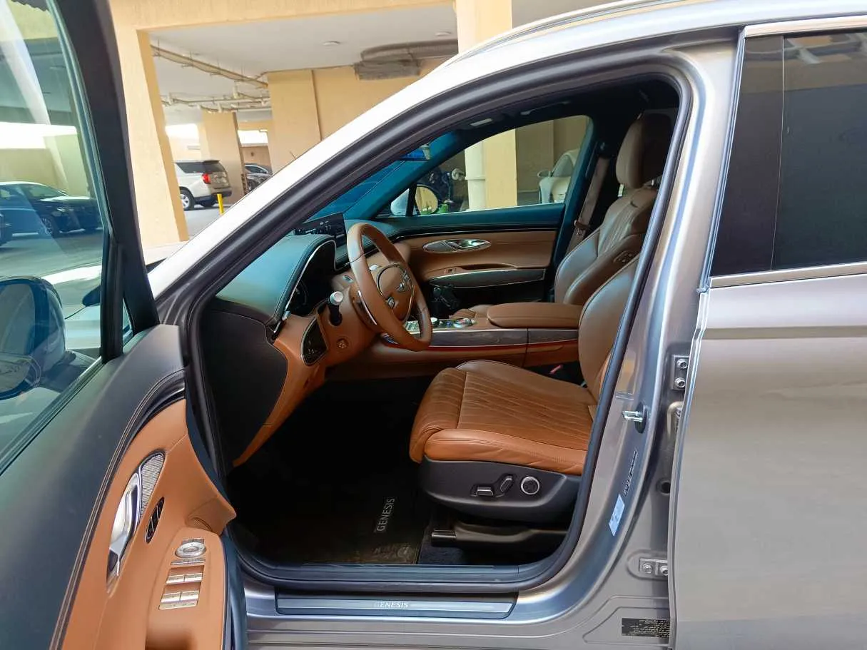 Car image 16