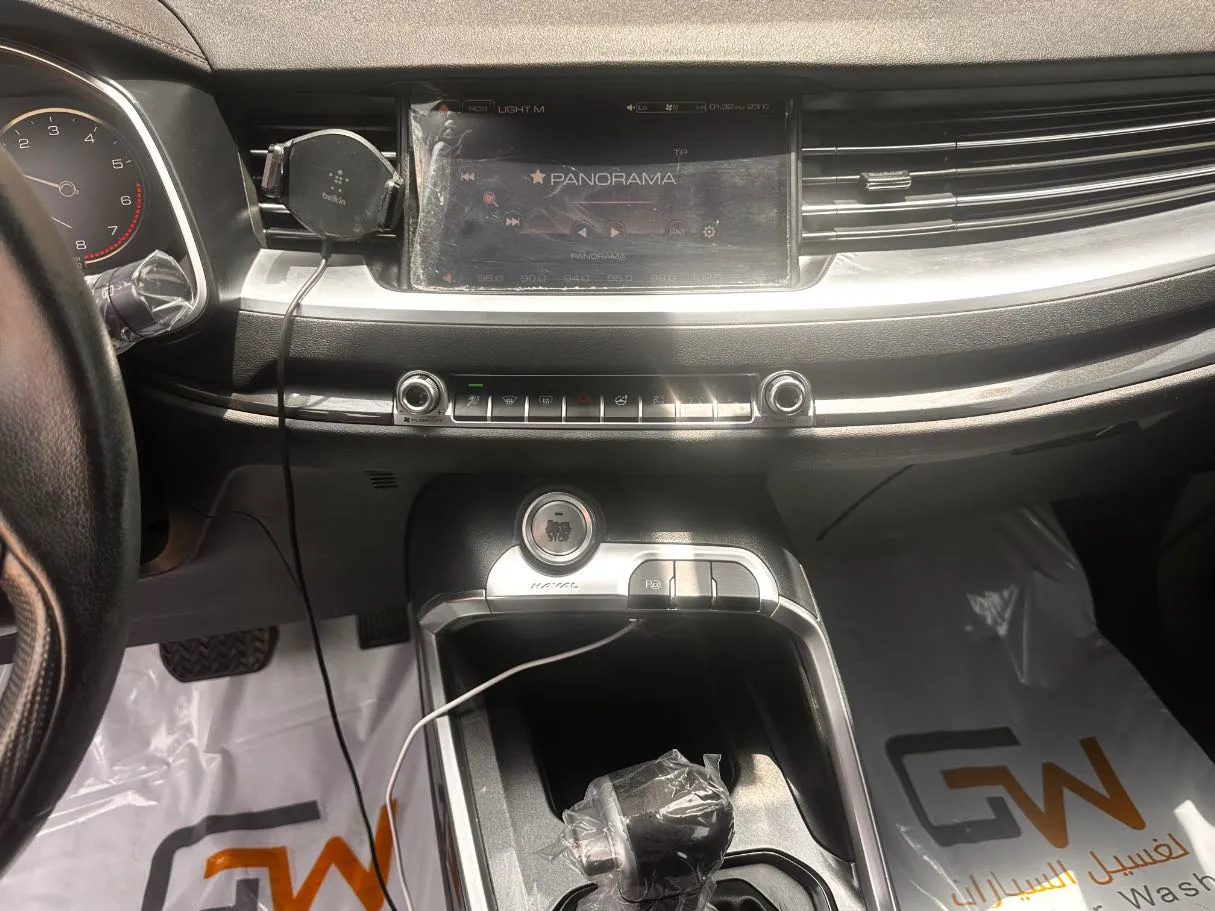 Car image 19