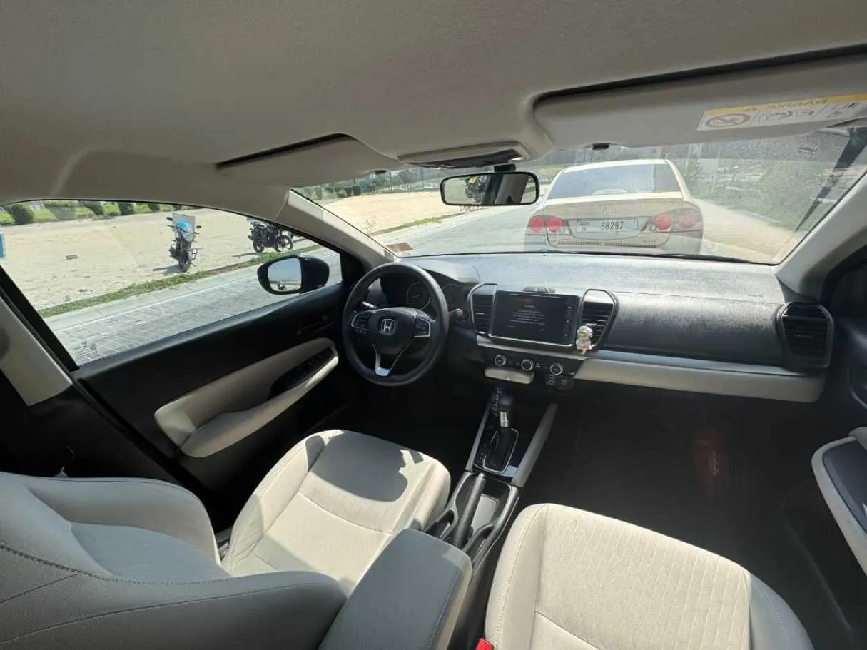 Car image 15