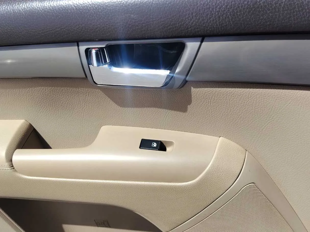 Car image 28